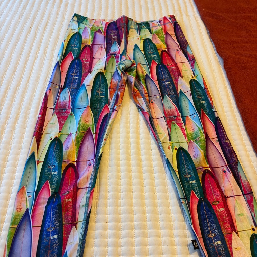 Terez Multicolor Surfboard Print Capri Length Leggings 🏃‍♀️🏄‍♀️🌊